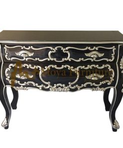 Classic commode with drawers